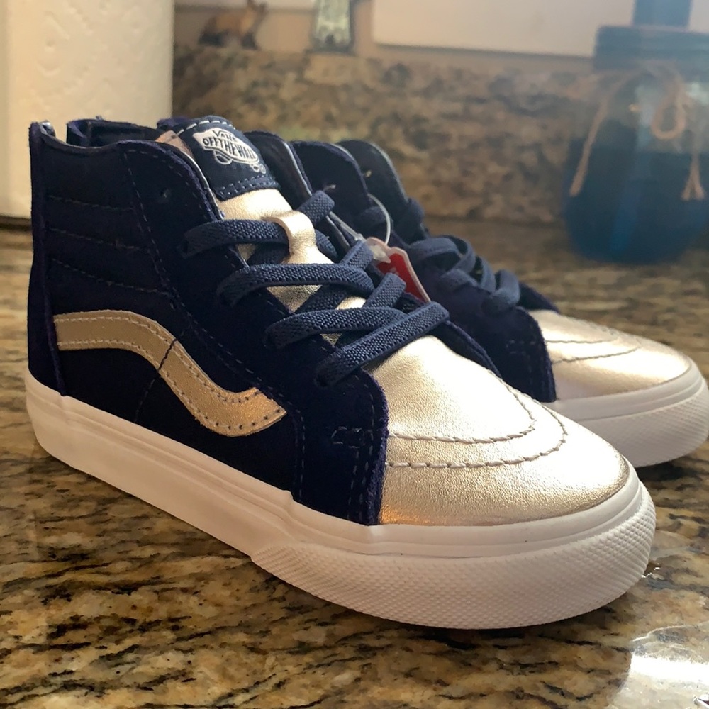 Size 8.5 Girls Vans Kids Metallic Toe Sk8-Hi Zip